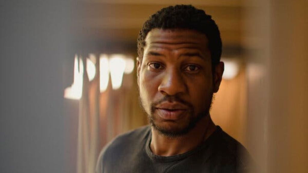 Jonathan Majors es desvinculado de películas y campañas publicitarias tras denuncia de violencia&nbsp;doméstica