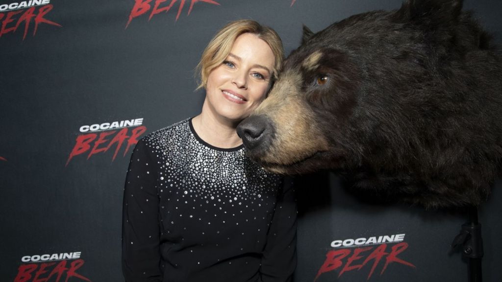 Elizabeth Banks dirigiría una secuela de Cocaine&nbsp;Bear