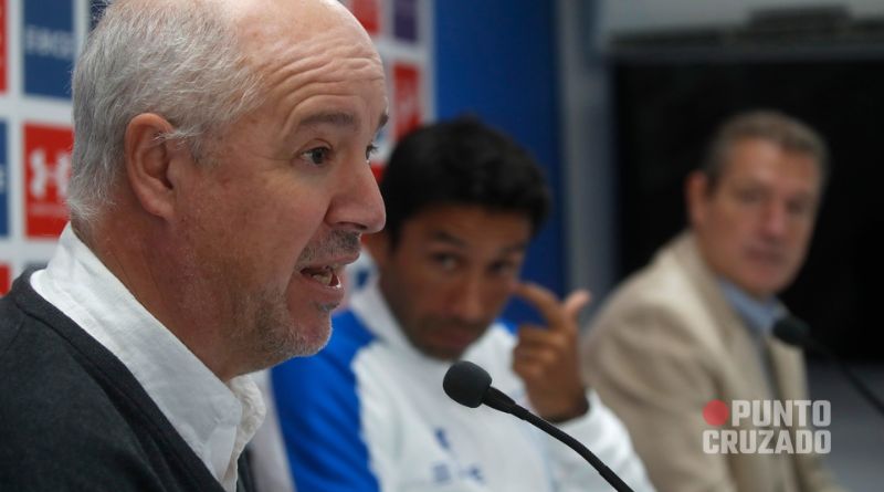 En Cruzados preparan viaje a Argentina para buscar cerrar a su nuevo DT 