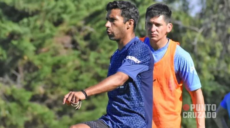 Danilo Díaz le hace una estatua a Nico Núñez: “Salvó a la UC de pelear el descenso” 