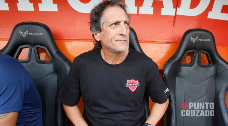 Mario Salas busca llevarse a Ñublense a delantero de la UC 