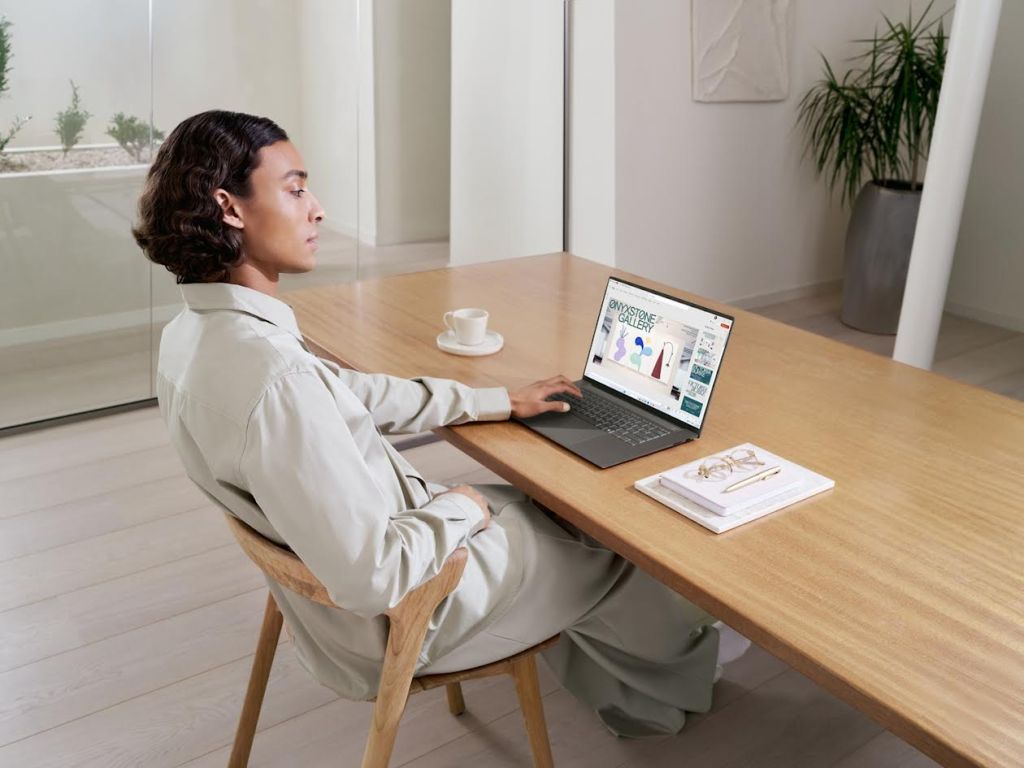 El regreso a la oficina es cada vez más eficiente: Impulsa tu productividad con notebooks con IA y diseños&nbsp;ultraligeros